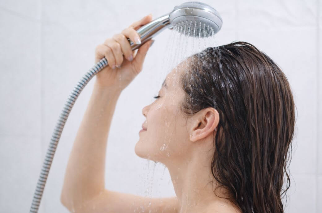 シャンプー前の予洗い方法 頭皮と髪をしっかり濡らすケア